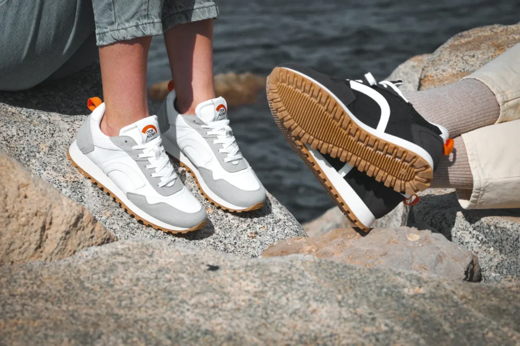 Zapatillas Ston Agona Wave sobre una roca